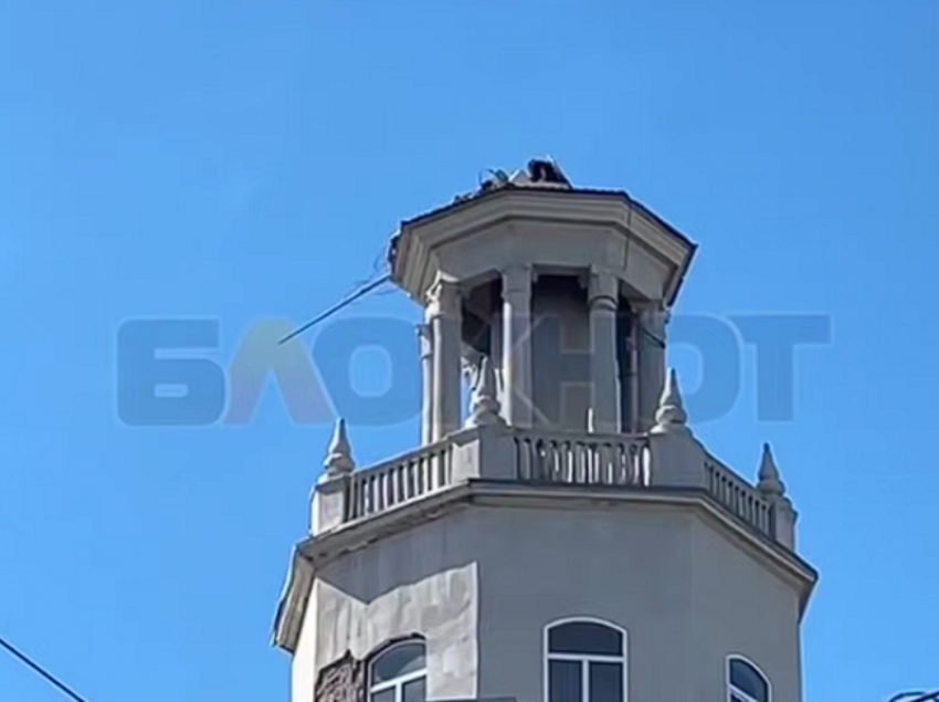 В ростовской мэрии прокомментировали обрушение шпиля на историческом здании на Большой Садовой