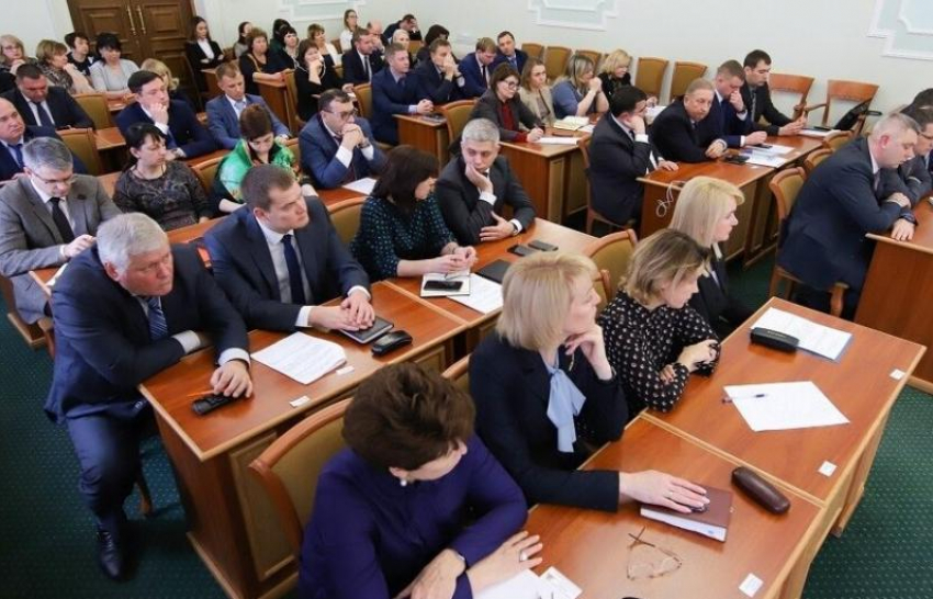 За два года в Ростовской области выросло количество чиновников