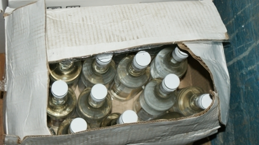 В Каменском районе задержали КамАЗ с 25000 бутылками поддельного алкоголя
