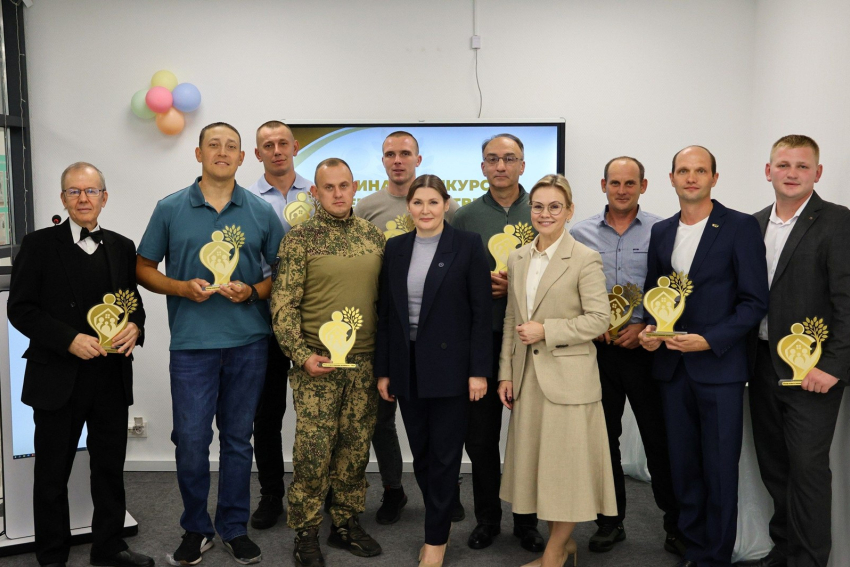 Победителей областного конкурса ко Дню отца наградили в Ростове