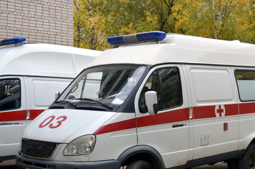 В Ростове перевернулась машина скорой помощи