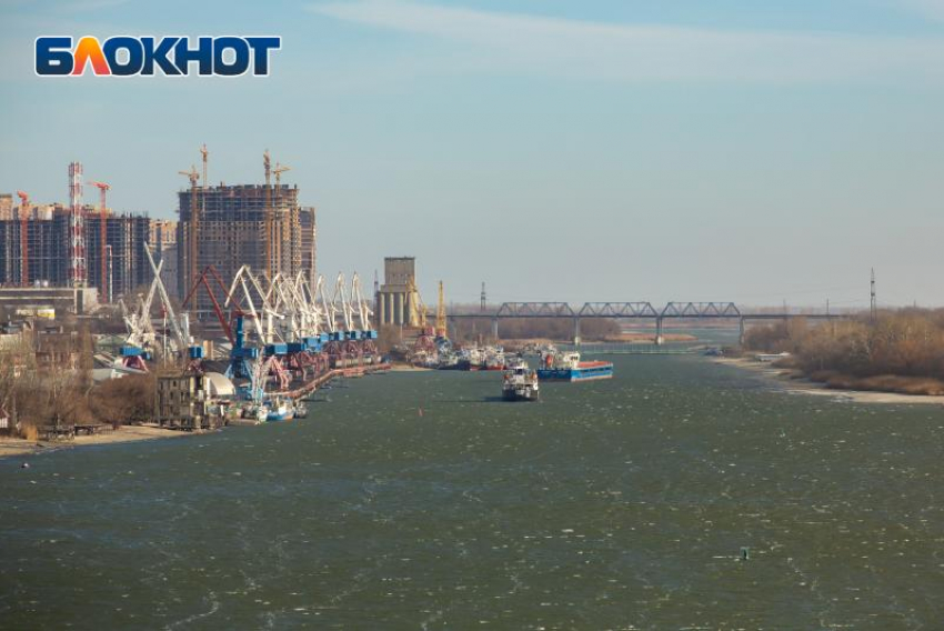 Более 50 судов не могут выйти в море из-за обмелевшего Дона