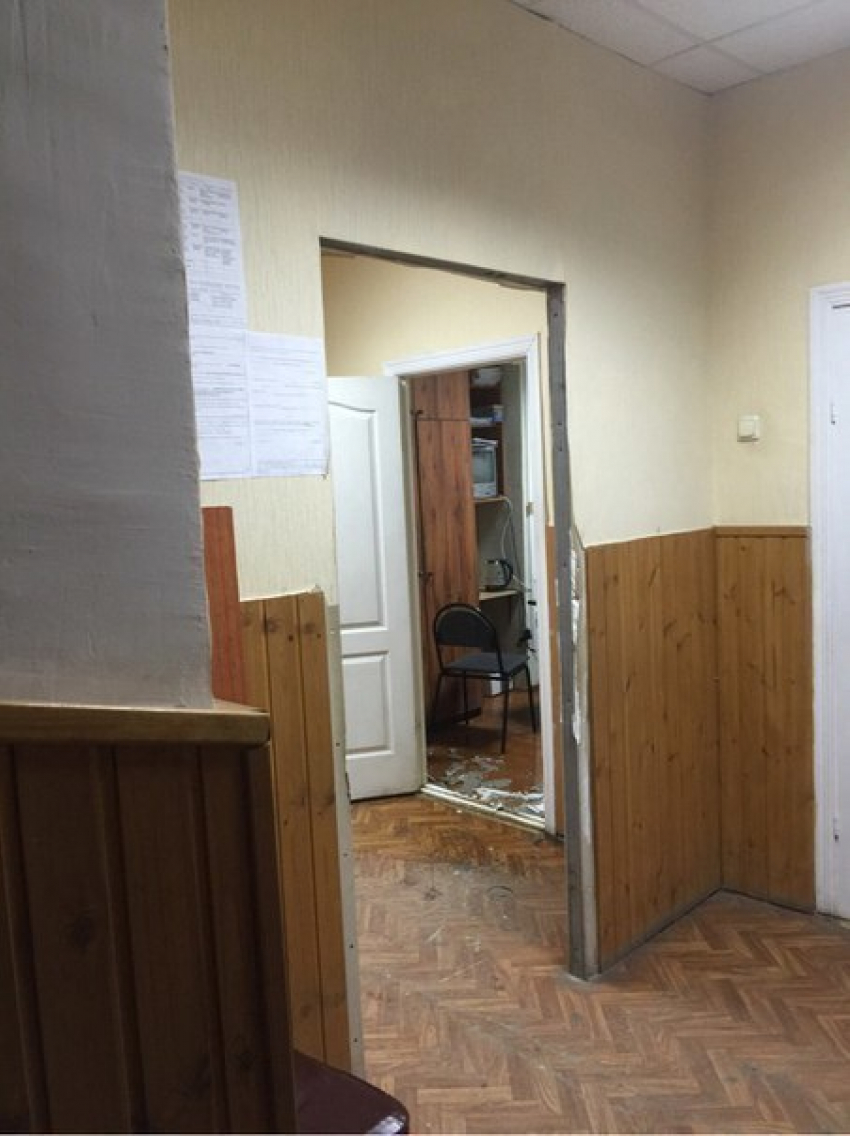 В Ростове в паспортном столе прорвало канализацию