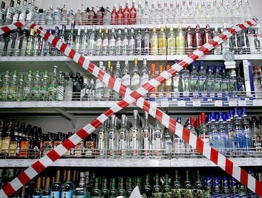 Запрещенный алкоголь изъяли в закусочной Ростова-на-Дону
