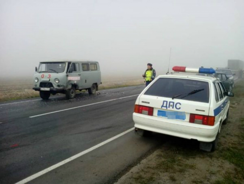 Оказавшаяся на встречке «семерка» покалечила водителя и пассажира скорой помощи на ростовской трассе