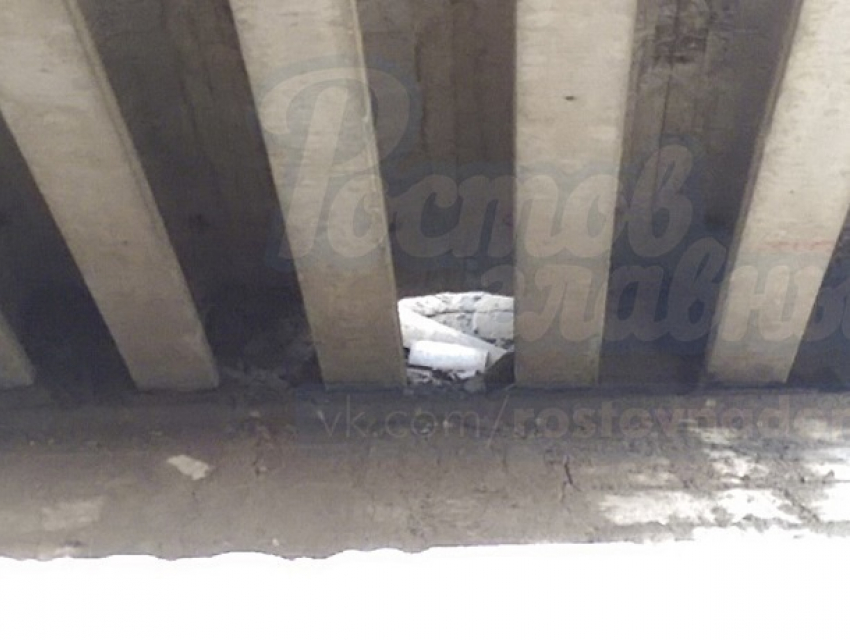 Огромную дыру «для депутата» на мосту в Ростове зло высмеяли горожане