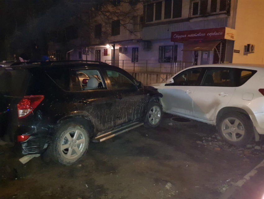 Восемь аварий совершил в Ростове числившийся в угоне автомобиль