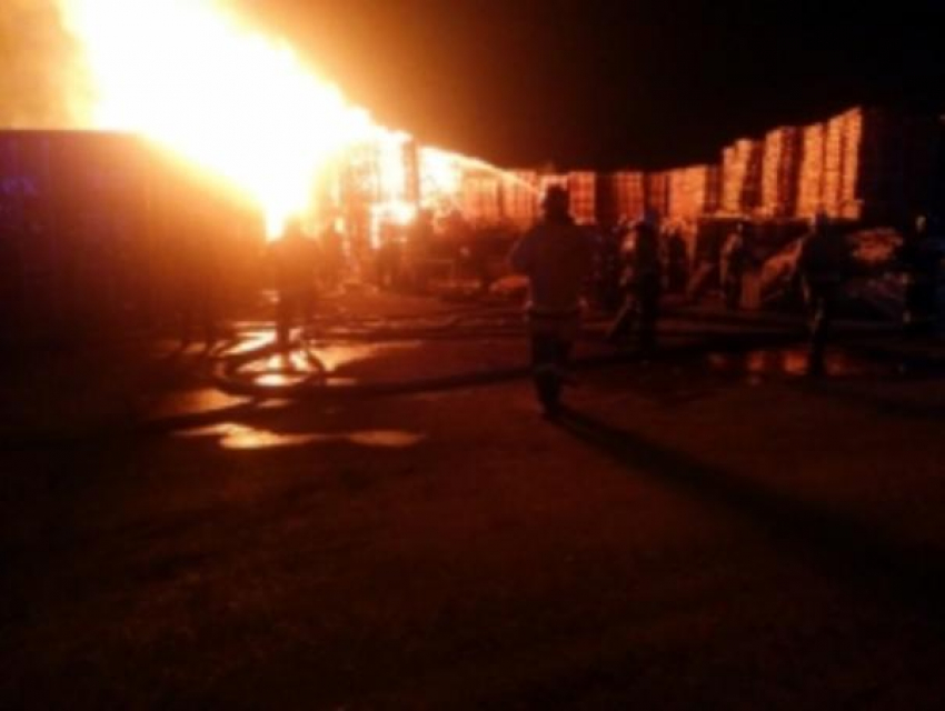 Крупный пожар на Доватора ликвидирован в Ростове 