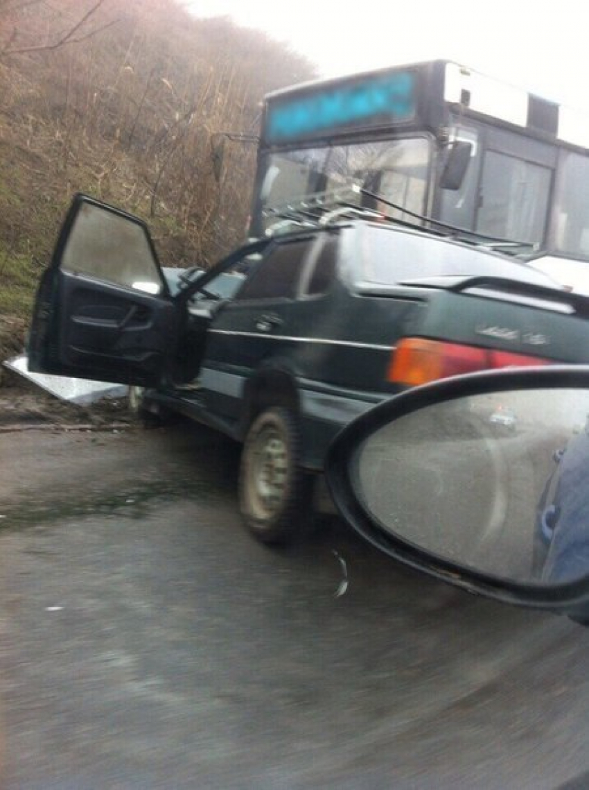 В Ростове на объездной произошло новое ДТП с пассажирским автобусом