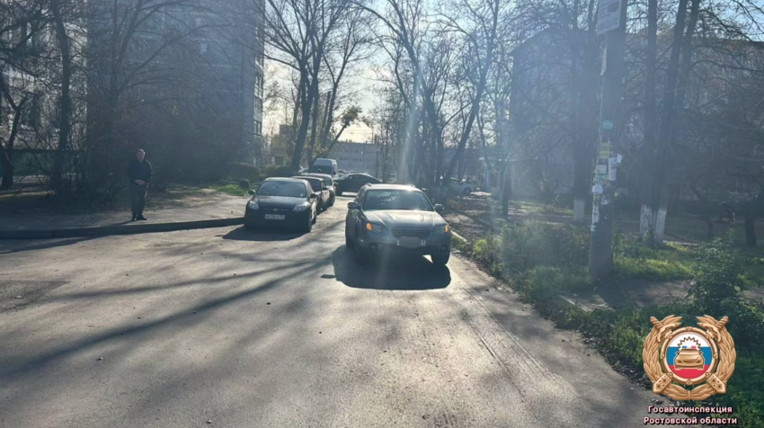 В Ростове 7-летний ребенок получил травмы после наезда во дворе дома