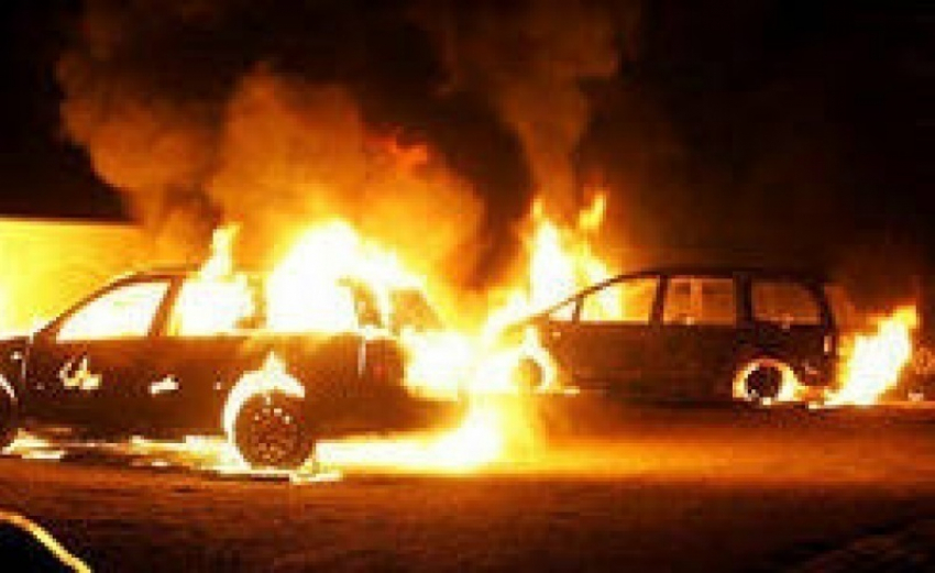 Поджигатель спалил три машины в Ростове 