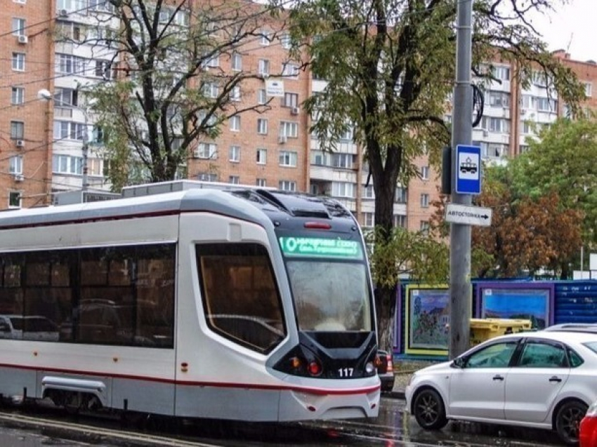 "Рогатый» монстр протаранил пассажирскую маршрутку в Ростове