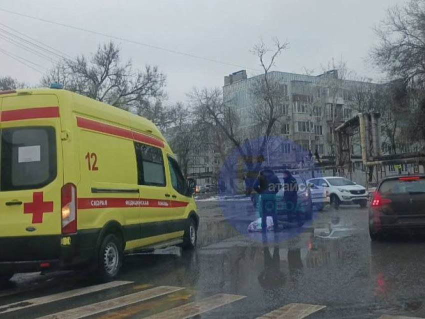 Посреди дороги на переходе умер мужчина в Батайске