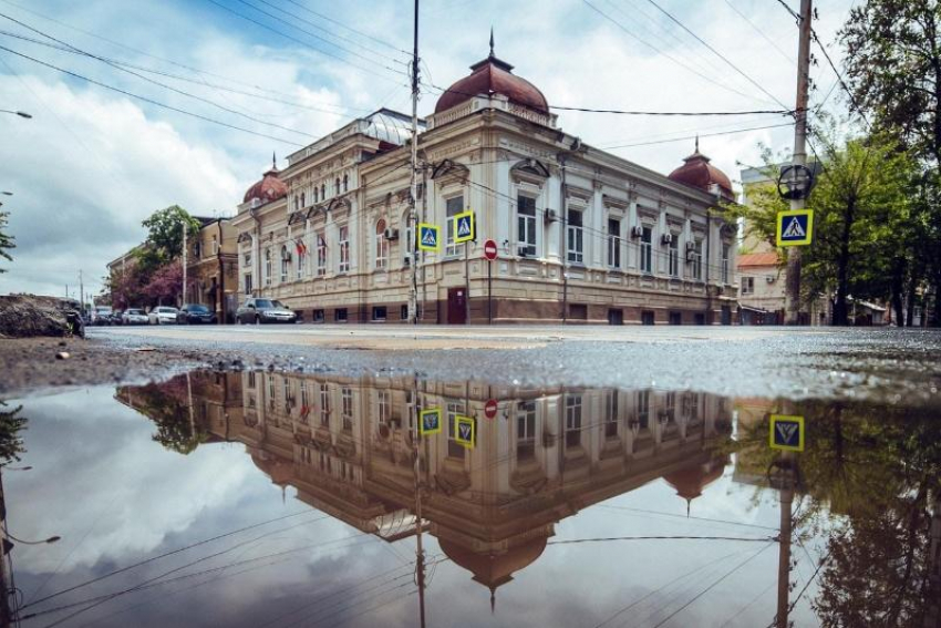 Улица пока. Роман Неведров Ростов на Дону. Ростов отражение. Роман Неведров фотограф Ростов на Дону. Отображение Ростов.