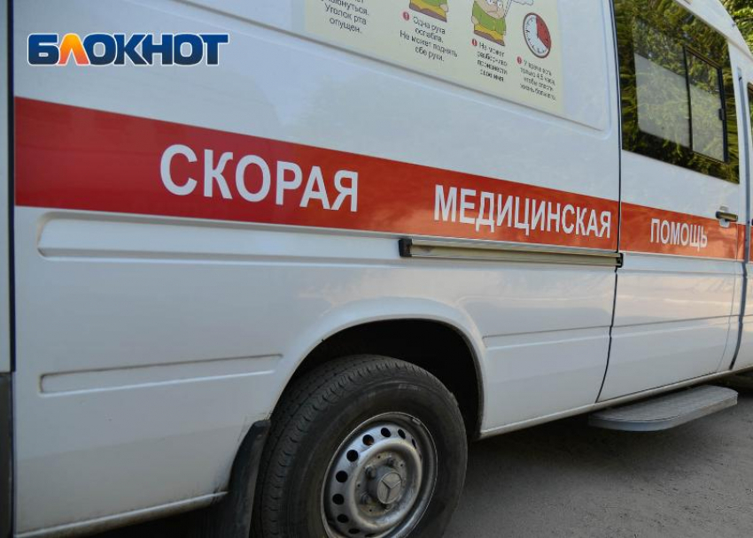 В Ростове водитель автобуса сбил 19-летнюю девушку на переходе 