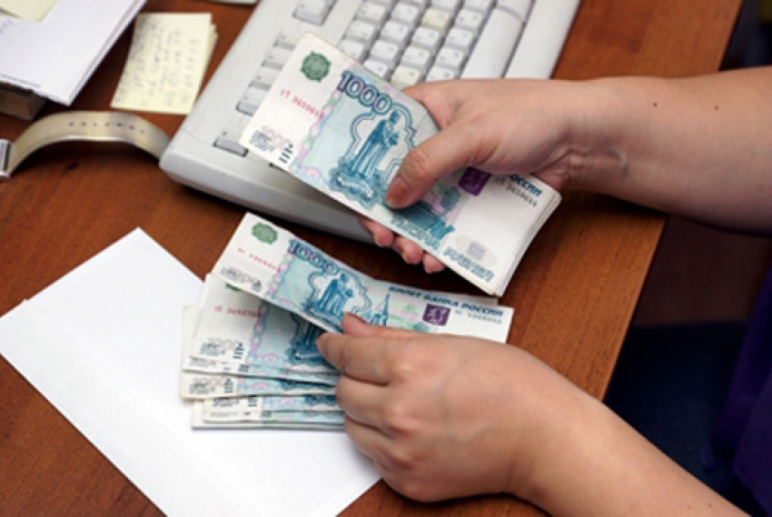 В Новошахтинске руководитель общества инвалидов задолжал подчиненным более 400 тысяч рублей