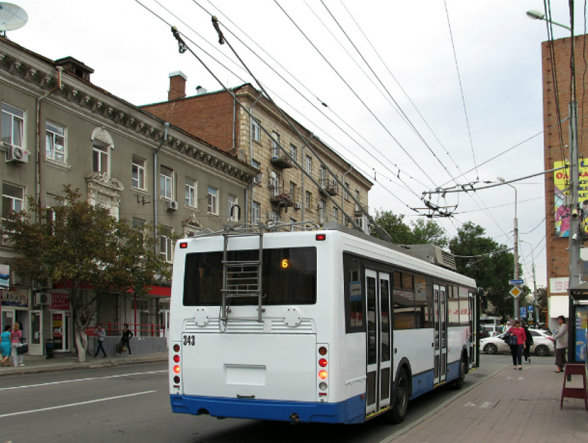 Чрезмерно стеснительный водитель троллейбуса довел до бешенства своих пассажиров в Ростове