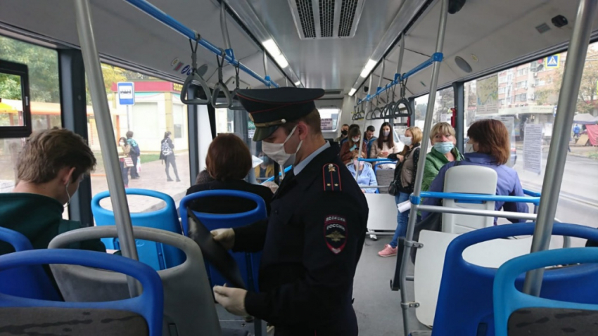 В Ростове из-за нарушения масочного режима временно приостановили работу 227 автобусов