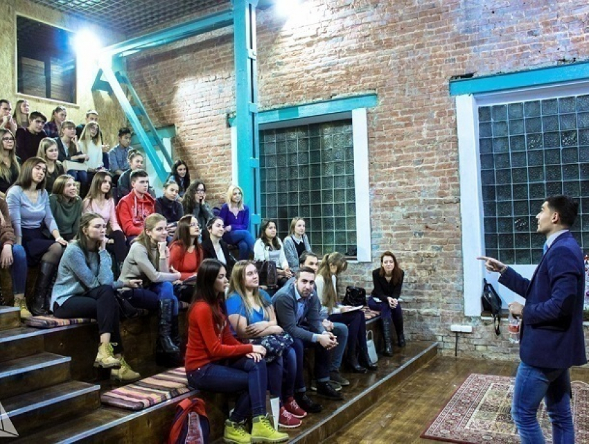 Юных ростовчан научили быть первыми в школе лидеров 