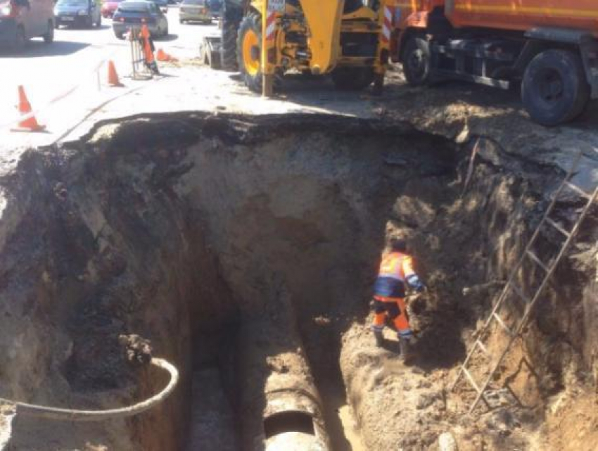 В Ростове в районе зоопарка частично перекрыто движение 