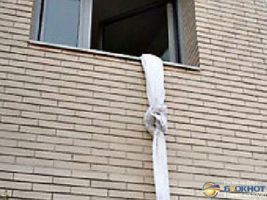 В Ростове женщина разбилась насмерть, спускаясь по простыне с 6-го этажа