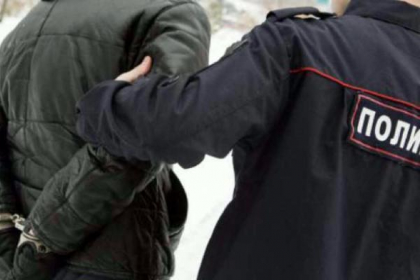 В Ростовской области отец с сыном избили полицейских за составленный административный протокол
