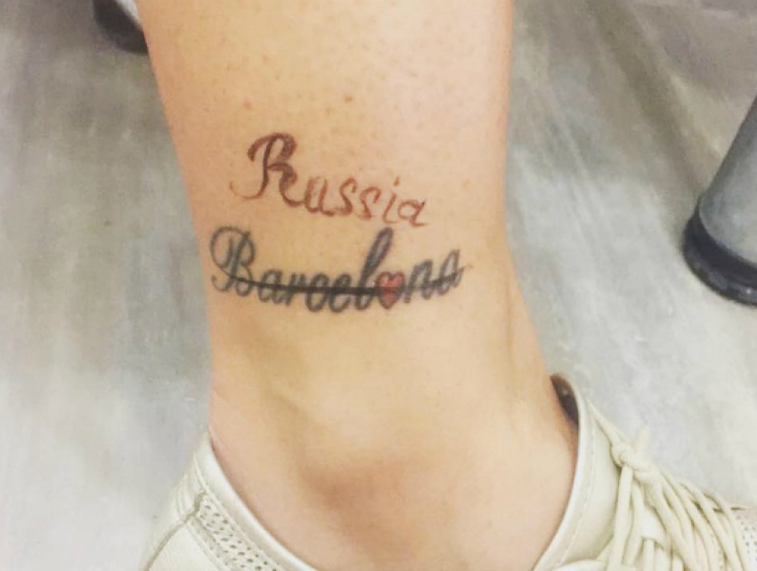 Татуировки с Россией бьют на теле в честь памятного чемпионата прекрасные жительницы Ростова