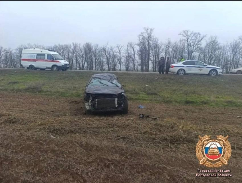 Водитель погиб при опрокидывании автомобиля в Ростовской области