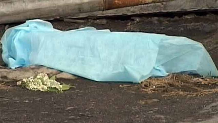 На Дону 16-летняя девушка выпала из окна и погибла 