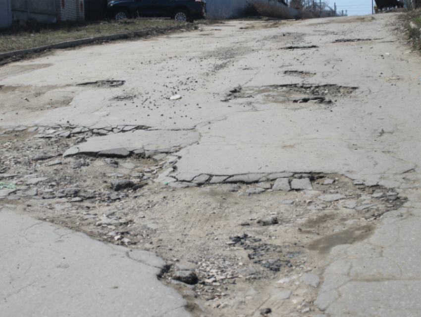 И так сойдет: только треть выделенных средств пошли на ремонт дорог в Ростовской области