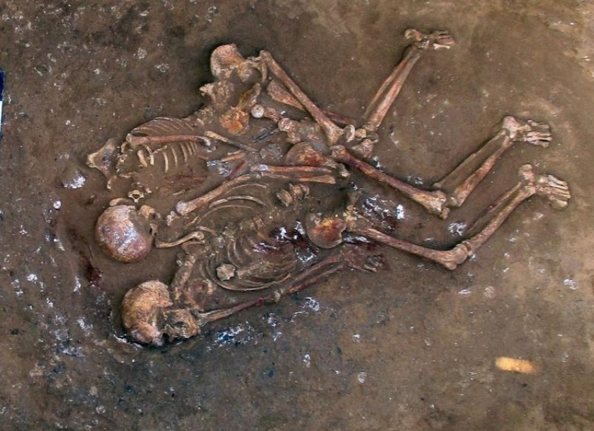 Древнюю могилу с обнявшимися мужем и женой нашли под Ростовом-на-Дону