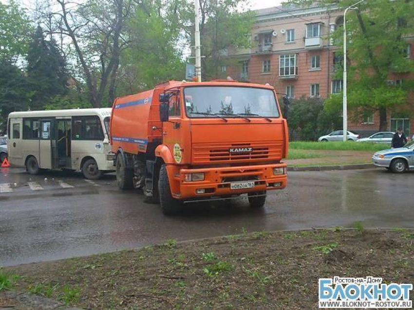В Новочеркасске маршрутка врезалась в КамАЗ: есть пострадавшие