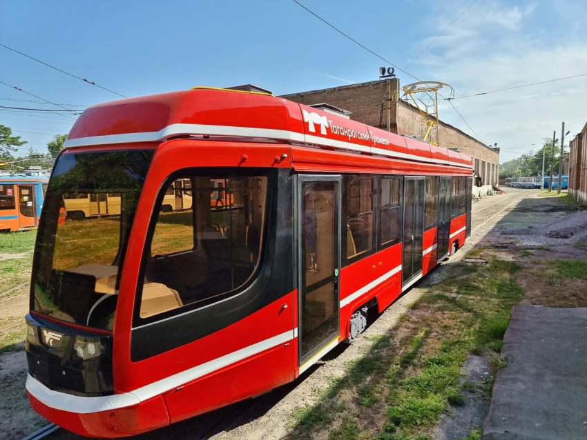 На модернизированном участке трамвайной сети в Таганроге вышли новые трамваи