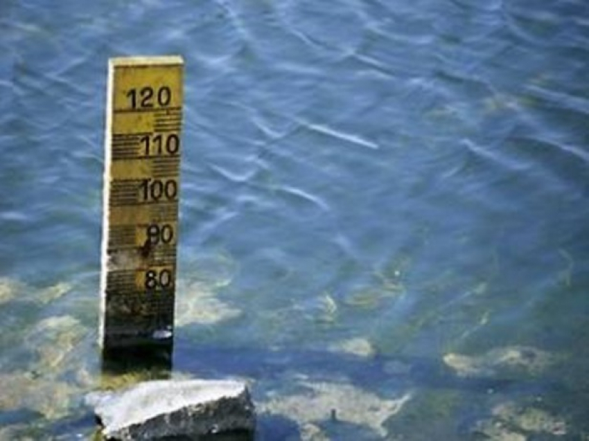 Экстренное предупреждение о ветровом сгоне воды сообщил МЧС Ростова