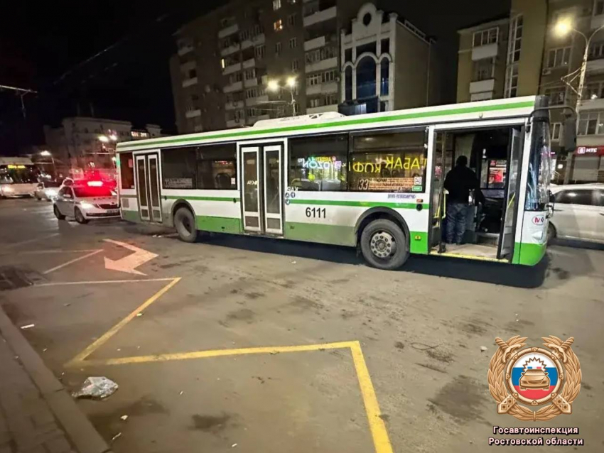 В Ростове 15-летняя девочка угодила в больницу после падения в салоне автобуса на Ворошиловском