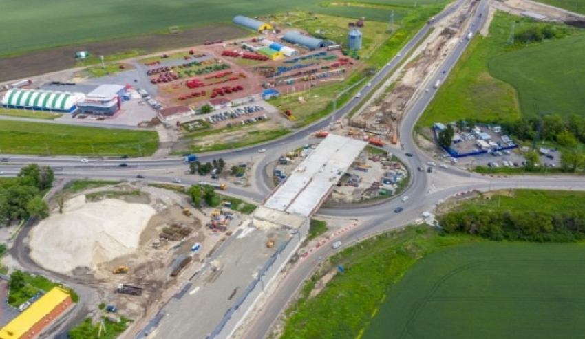 АО «Донаэродорстрой» продолжает строительство новой развязки над «Сальским кольцом» федеральной автотрассы М-4 «Дон»
