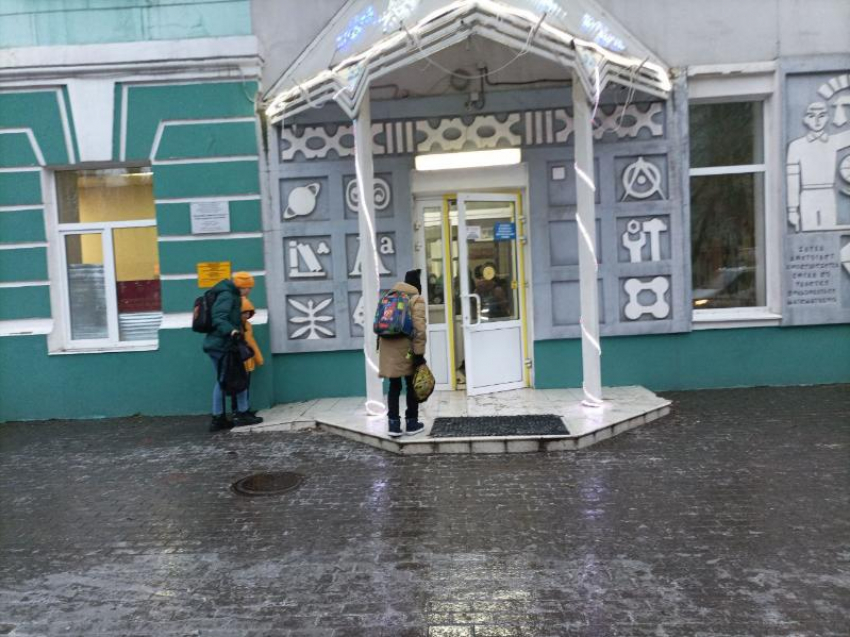 Часть школ в Ростовской области перевели на дистант из-за гололеда