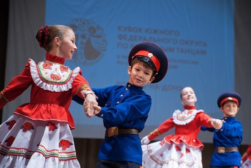 Танцевальный коллектив дон. Народные танцы в Ростове на Дону. Танцевальные народные детские коллективы Ростова. Национальные танцы Ростова-на-Дону. Фестиваль народного танца.