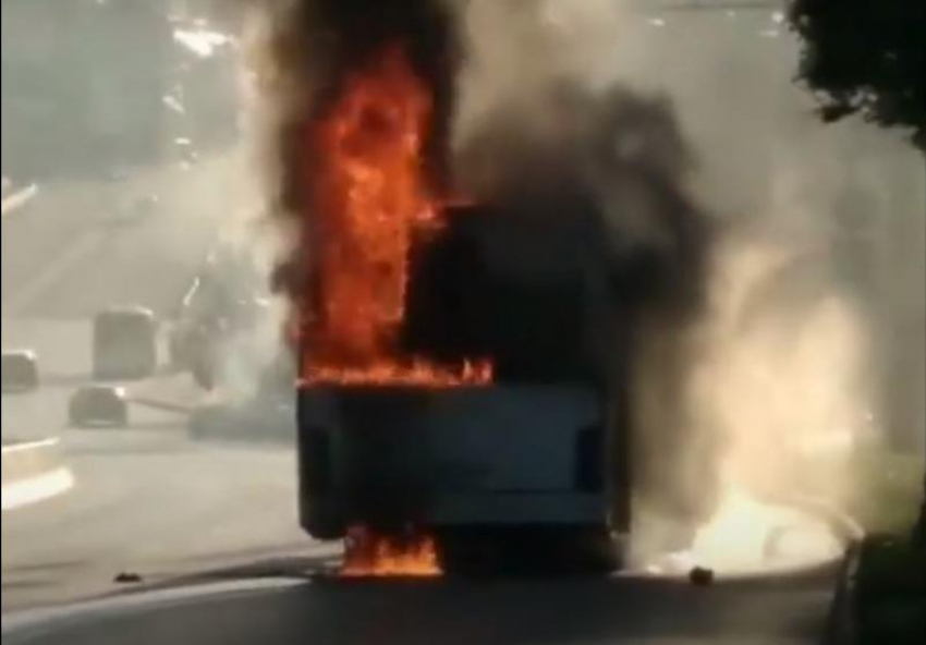 После очередного сгоревшего автобуса в Ростове прокуратура проведет проверку
