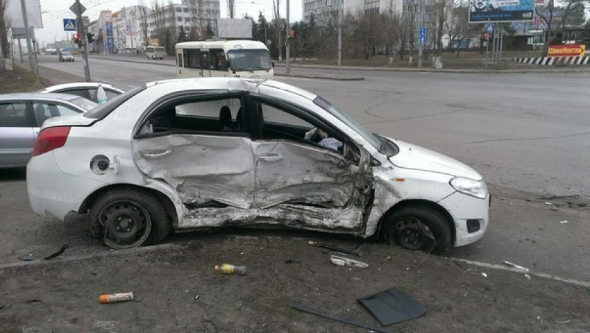 Пять человек пострадали в ДТП в Ворошиловском районе, еще четверо — в аварии в Советском районе Ростова