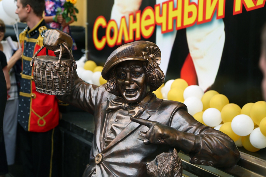 Календарь: два года назад в Ростове открыли памятник Олегу Попову