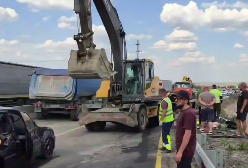 В массовом ДТП на трассе М-4 «Дон» пострадали шесть человек