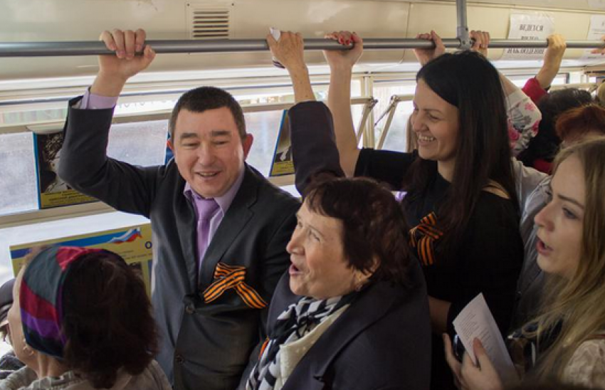 Чиновники устроили концерт в ростовском трамвае