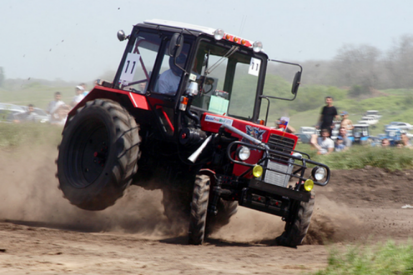 В Ростовской области снова пройдут гонки тракторов «Бизон-Трек-Шоу"