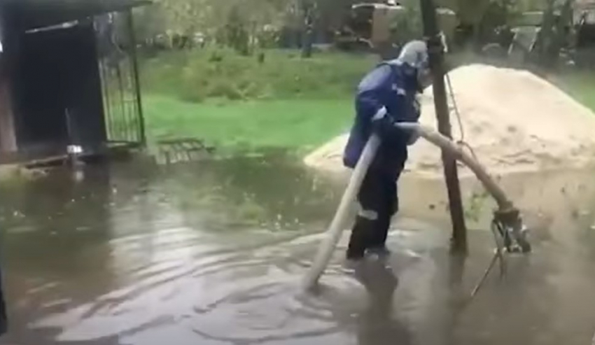 Несколько домов в Ростове оказались подтоплены из-за сильного ливня