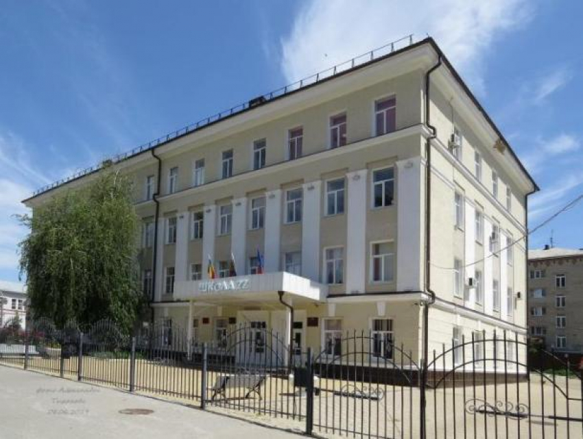 В четырех школах Ростова бухгалтеров поймали на краже денег