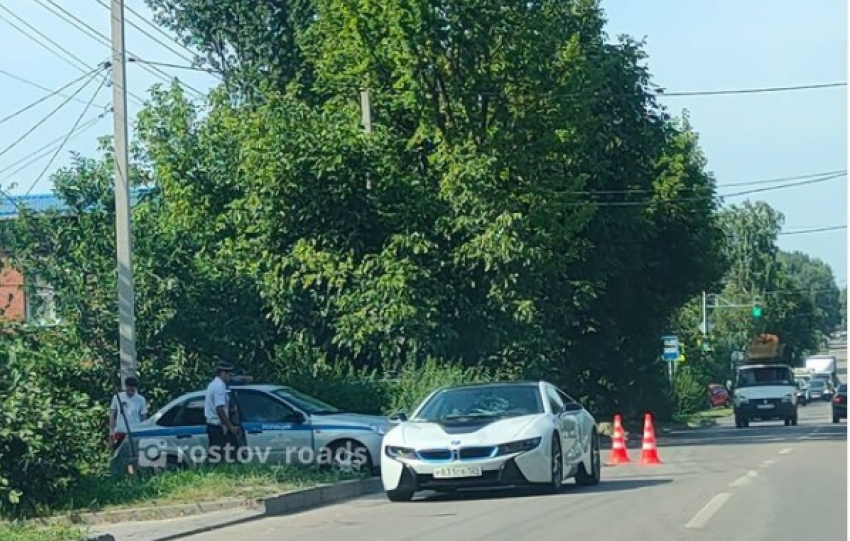 В Ростове водитель электрокара BMW i8 сбил пожилого велосипедиста