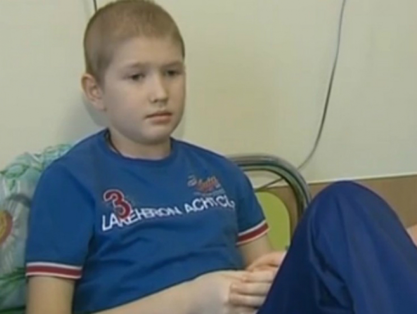 Тяжелая болезнь приковала школьника-отличника из Ростовской области к больничной койке