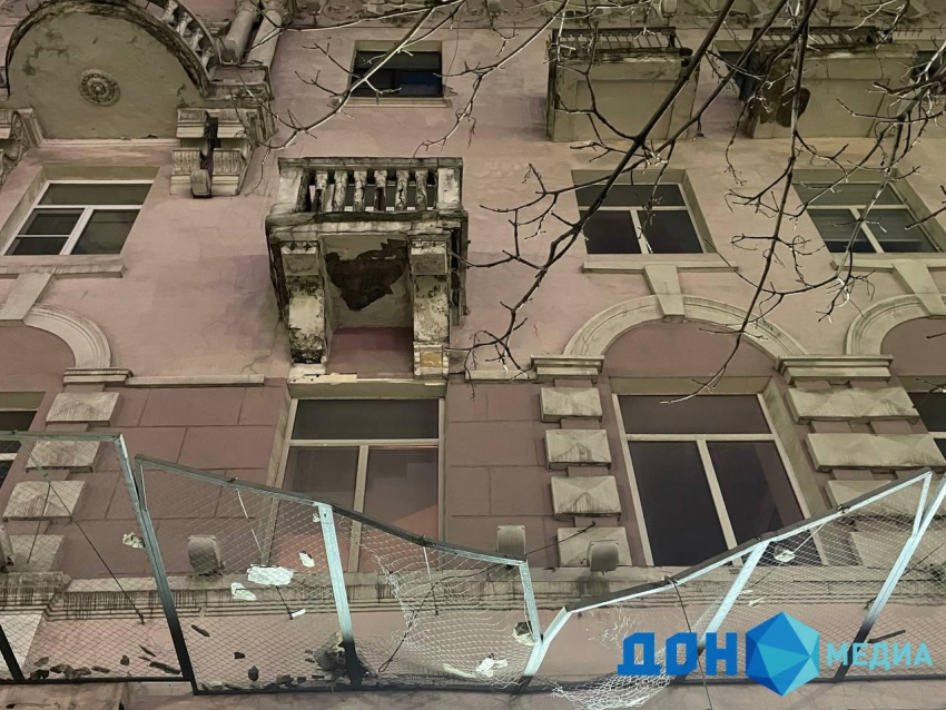 В Ростове на Большой Садовой обрушился балкон старинного здания