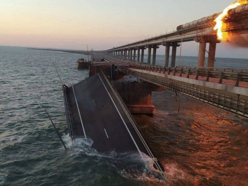 Продажу билетов на поезда и автобусы из Ростова в Крым приостановили из-за разрушения Крымского моста